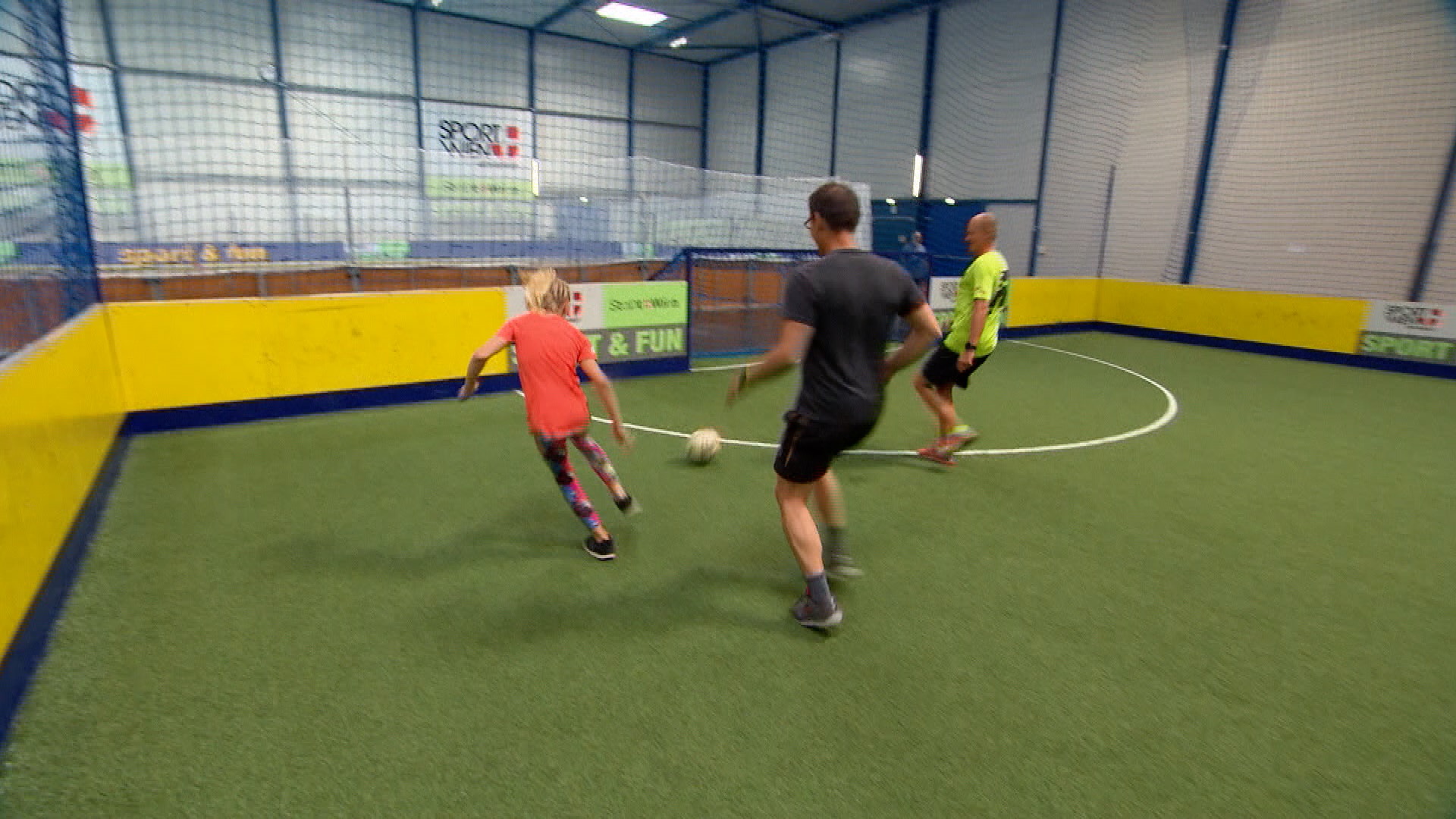 Badminton Fans: Join Us Next Tuesday, Feb 24 at Sport & Fun Halle Favoriten for a Fun Game Session!