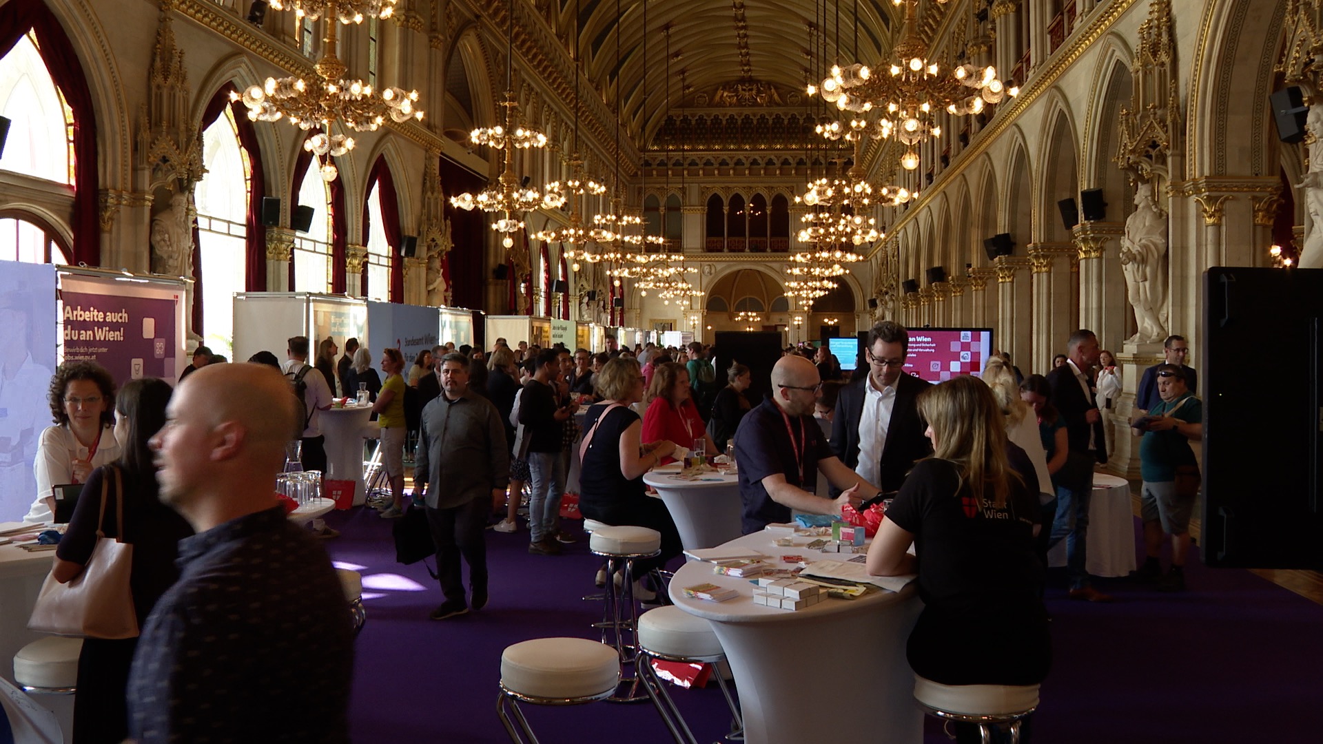  Foto zu Jobmesse: Stadt sucht 21.000 Mitarbeitende - News - W24 