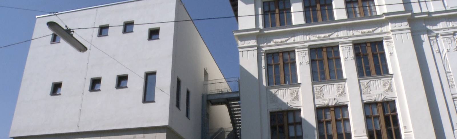 Schüttaustraße: Schulzubau auf Stützen