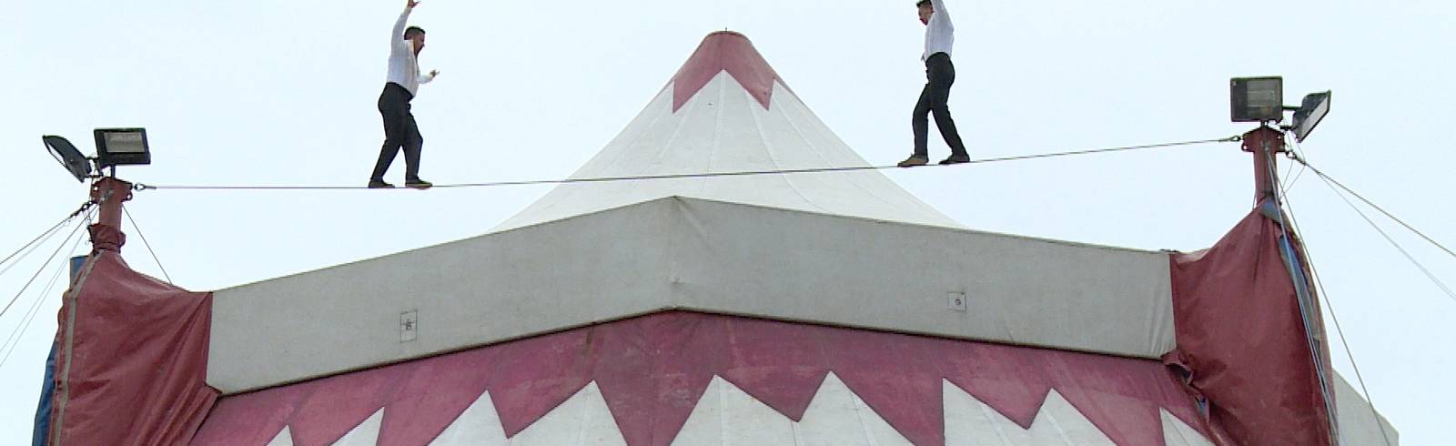 Circus Louis Knie: Coole Stunts zum Auftakt