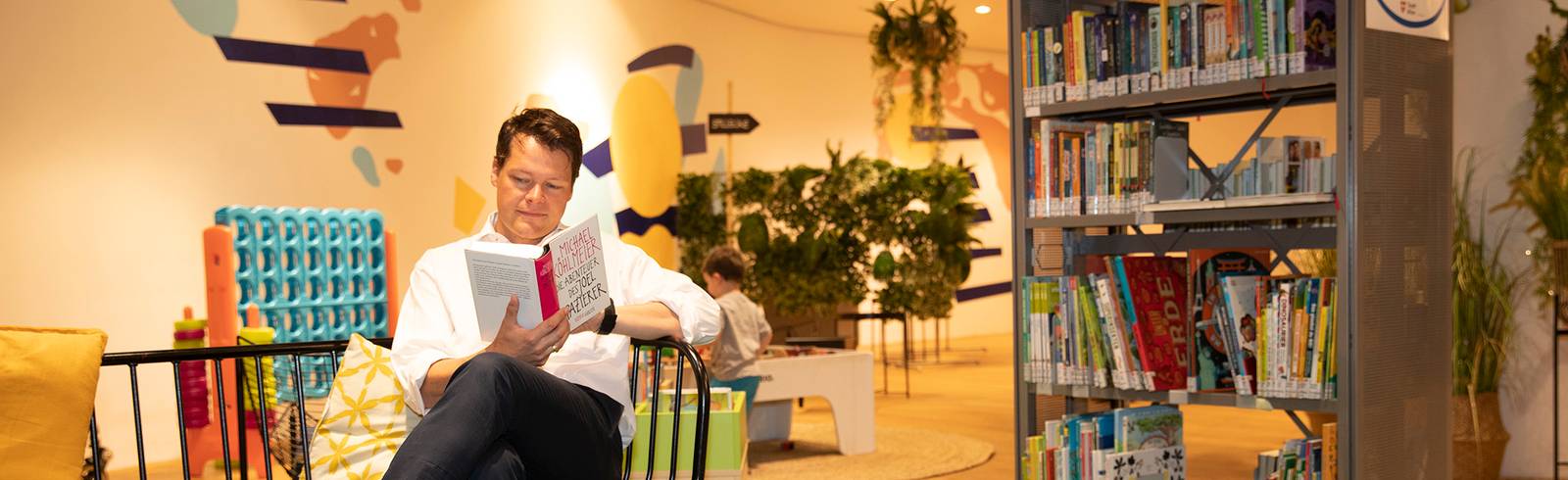 W24-Bezirksflash: Bücherei im Einkaufszentrum