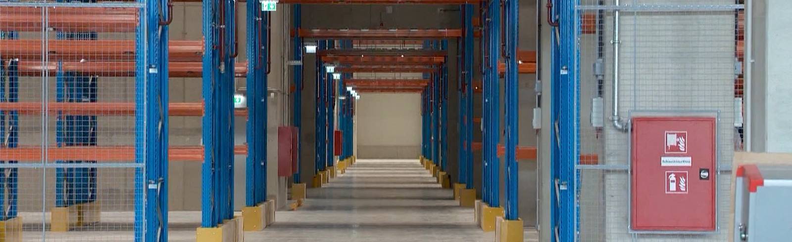 Strebersdorf: Mega-IKEA-Möbel-Lager geöffnet