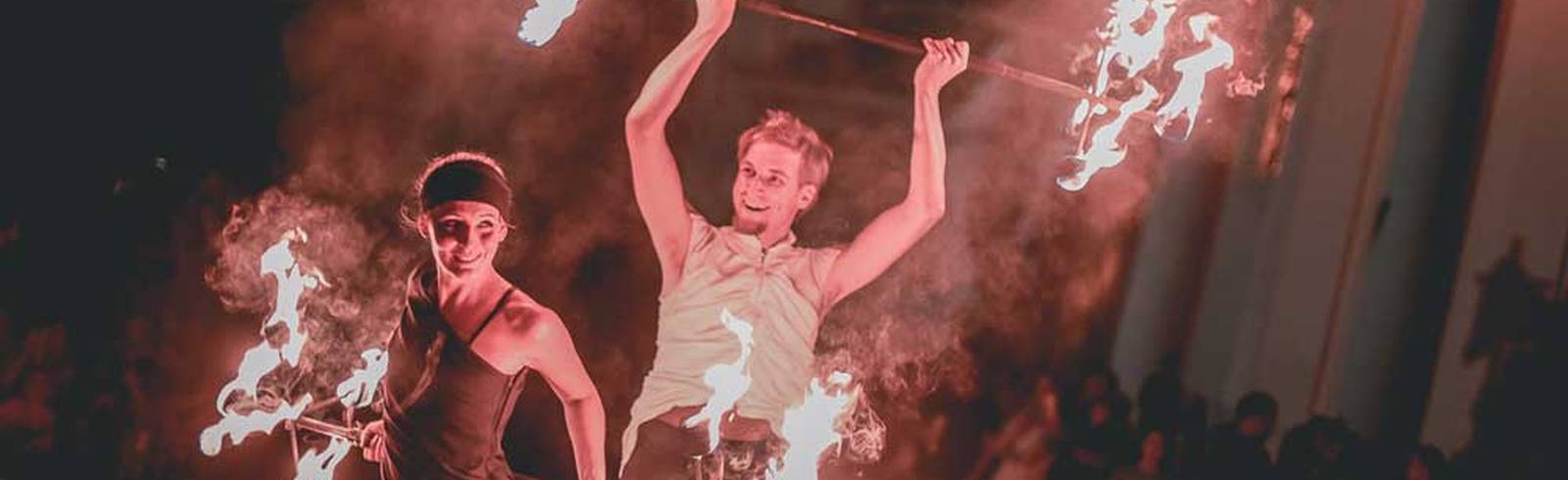 W24-Bezirksflash: Feuerakrobaten am Karlsplatz