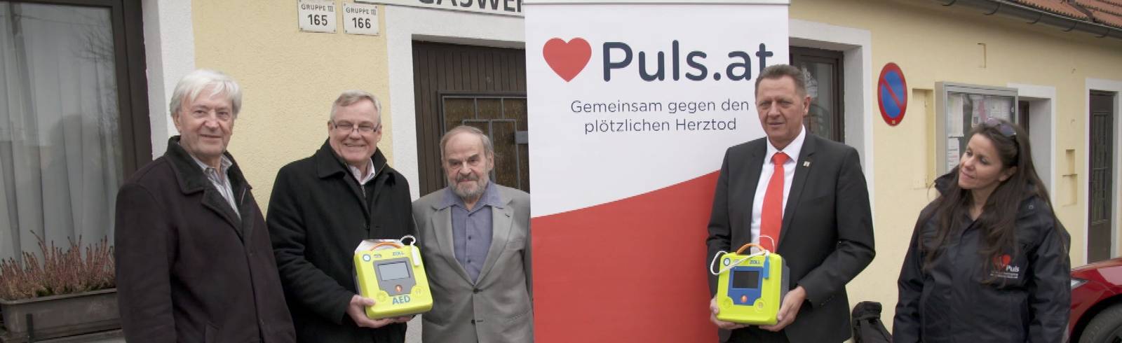 Fünf neue Defibrillatoren in Simmering