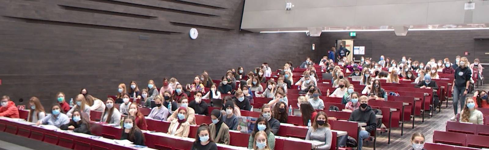 Unis: Semesterstart mit unterschiedlichen Regeln