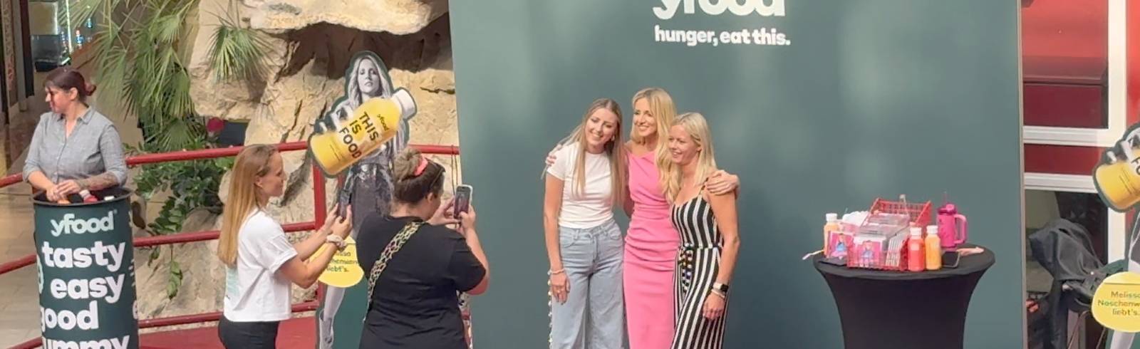 Melissa Naschenweng begeistert in der Lugner City