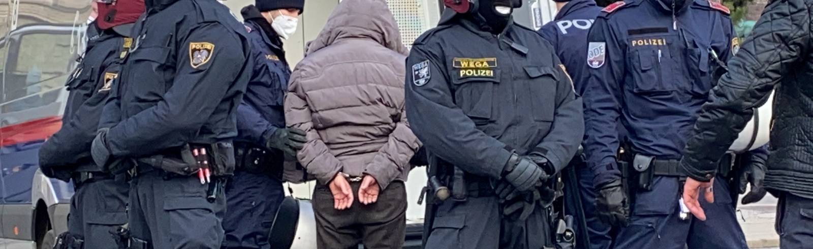 "Corona-Sonntag": viele Anzeigen und Festnahmen