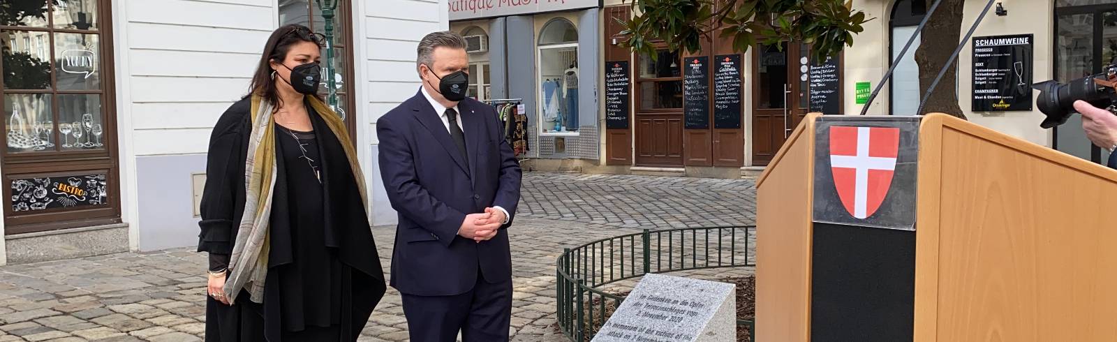 Gedenkstein-Enthüllung am Friedmann-Platz