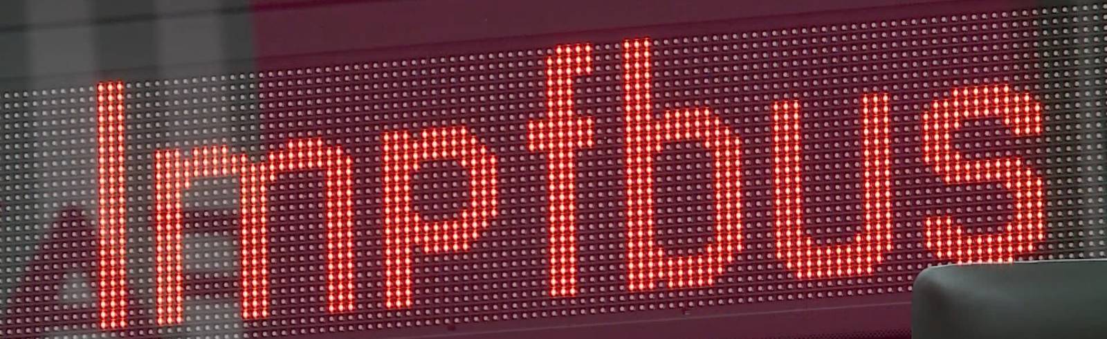 Zwei Impfbusse mit Kurs auf Jugendliche