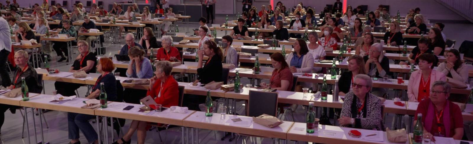 „Feministisch aus der Krise“