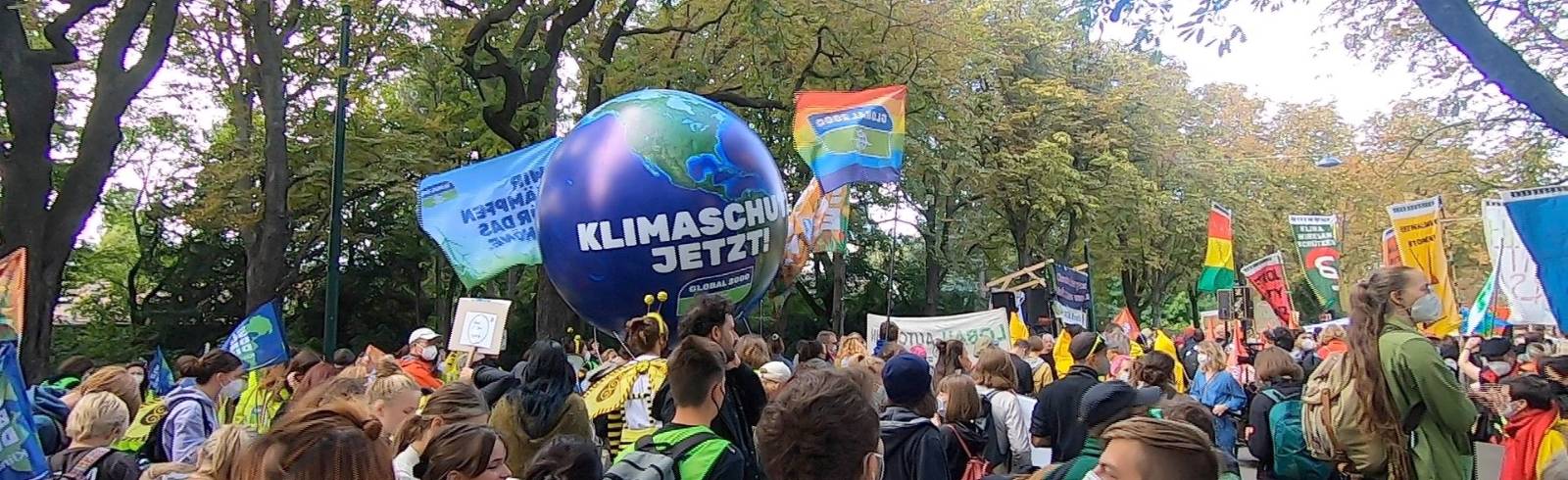 Klimastreik: Tausende Menschen auf der Straße