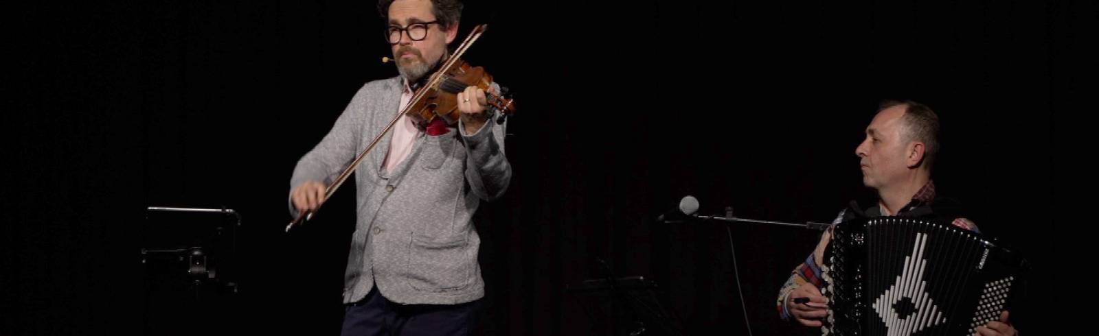 Virtuose Aliosha Biz macht Kabarett