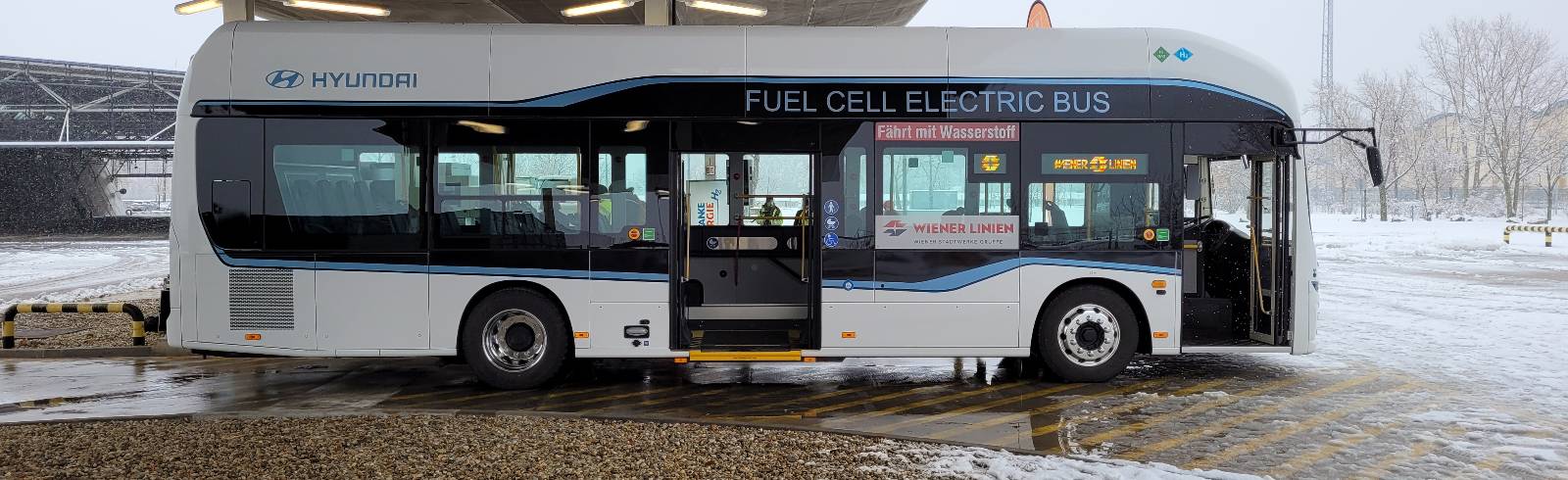 Erster Wasserstoffbus fährt durch Wien