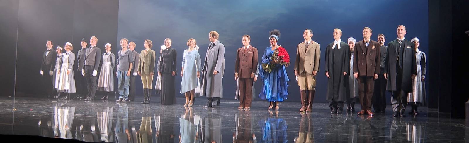 REBECCA feiert Premiere