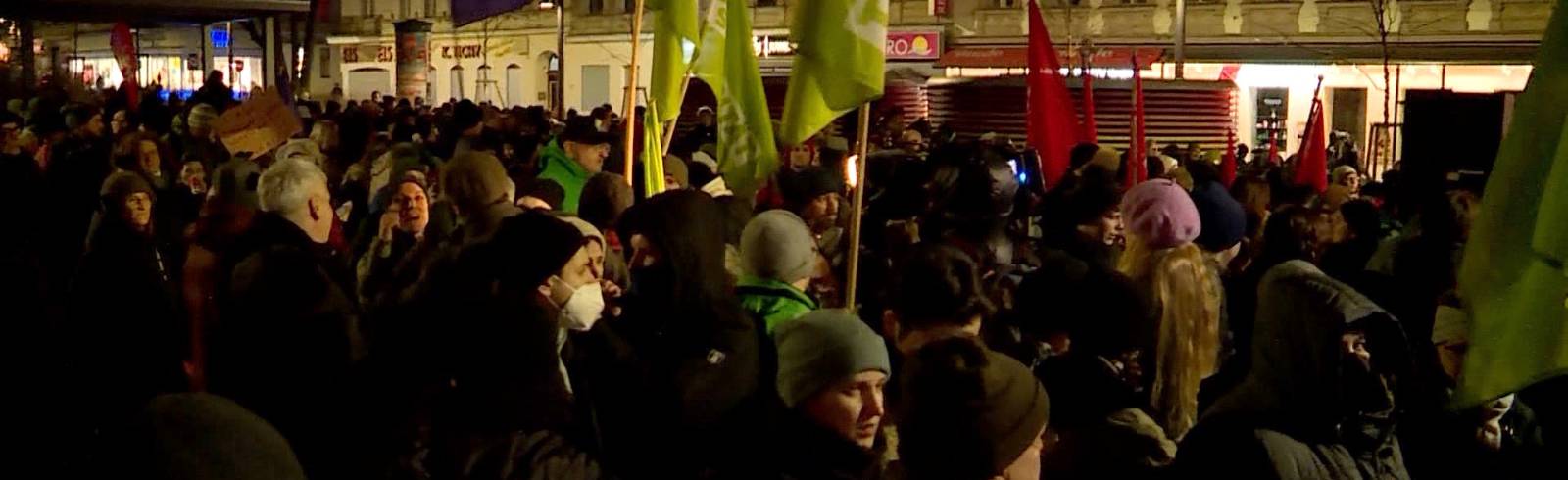 Reumannplatz: Demo gegen Waldhäusl-Sager