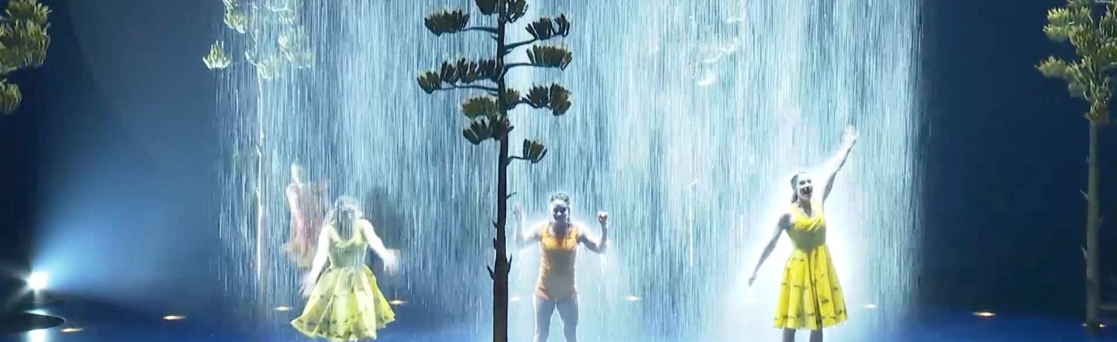 Wasserwelten, Riesenpferde und Trapez-Kunst