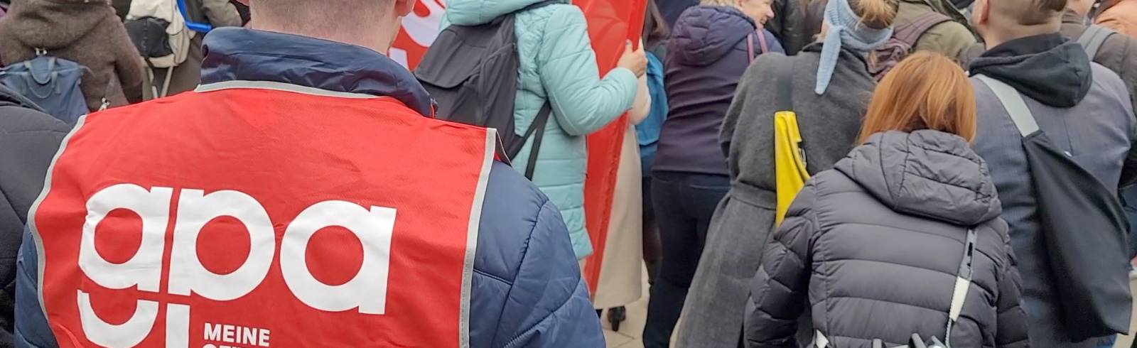 Bezirksflash: Gewerkschafts-Demo in Mariahilf