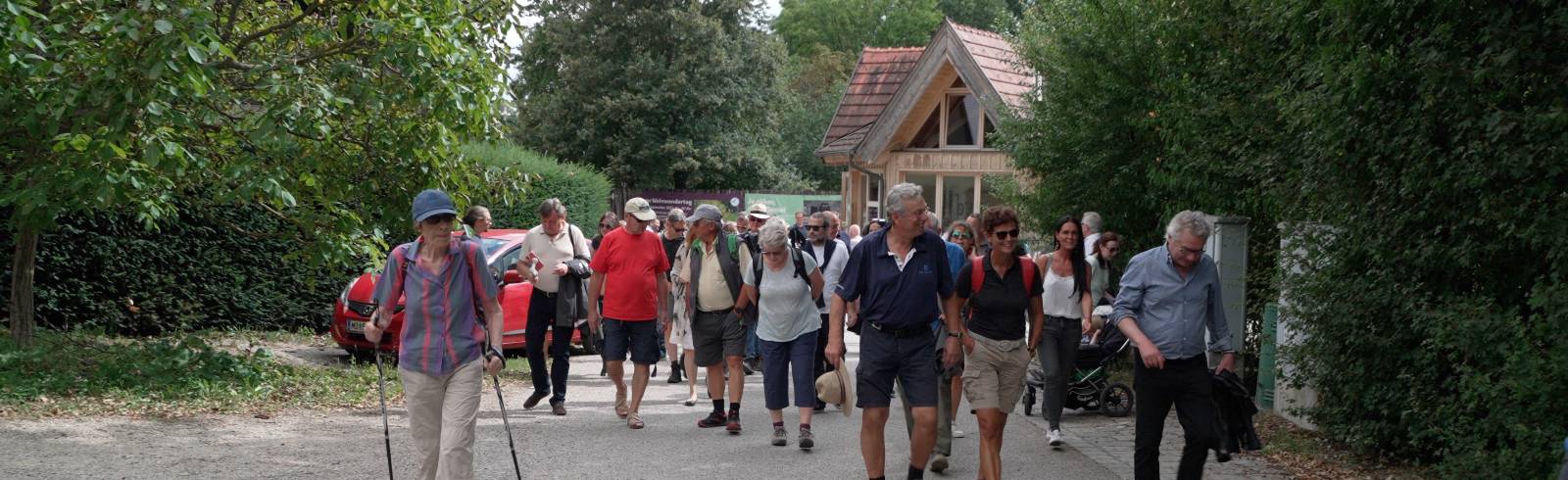 Hietzing: Wanderung in prominenter Besetzung