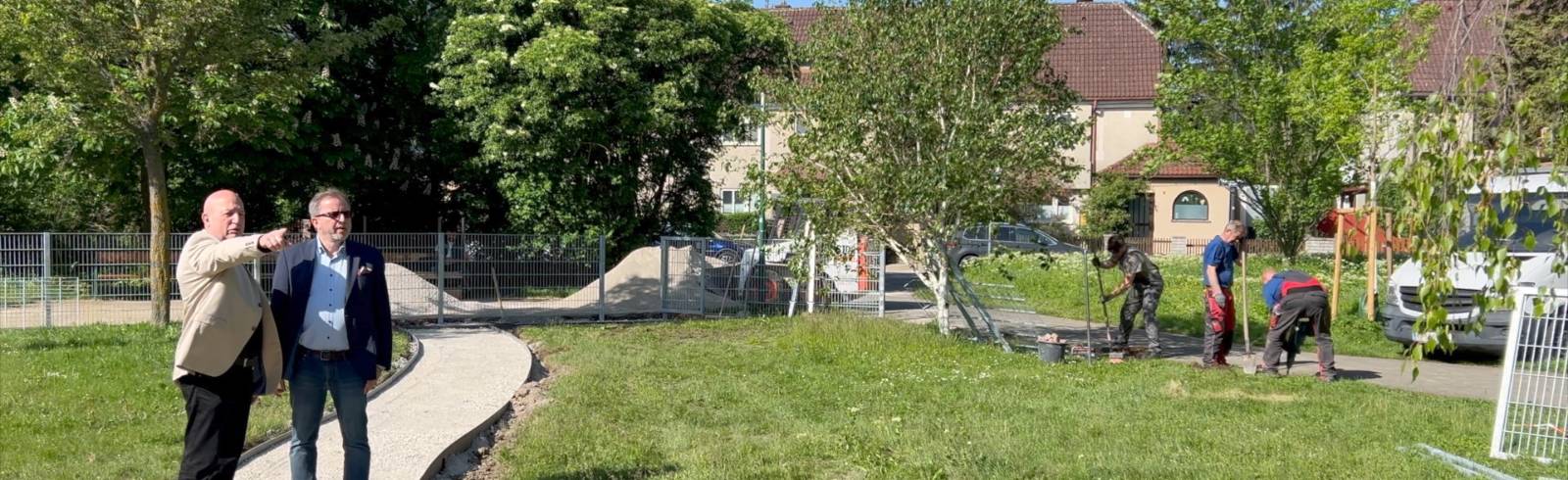 Bezirksflash: Neue Hundezone für Vierbeiner in Speising