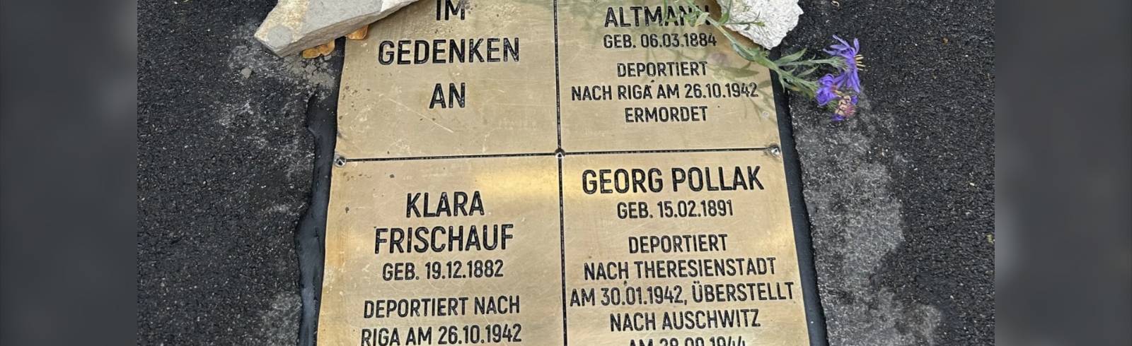 Bezirksflash: Neue Gedenksteine, Brand & Petition