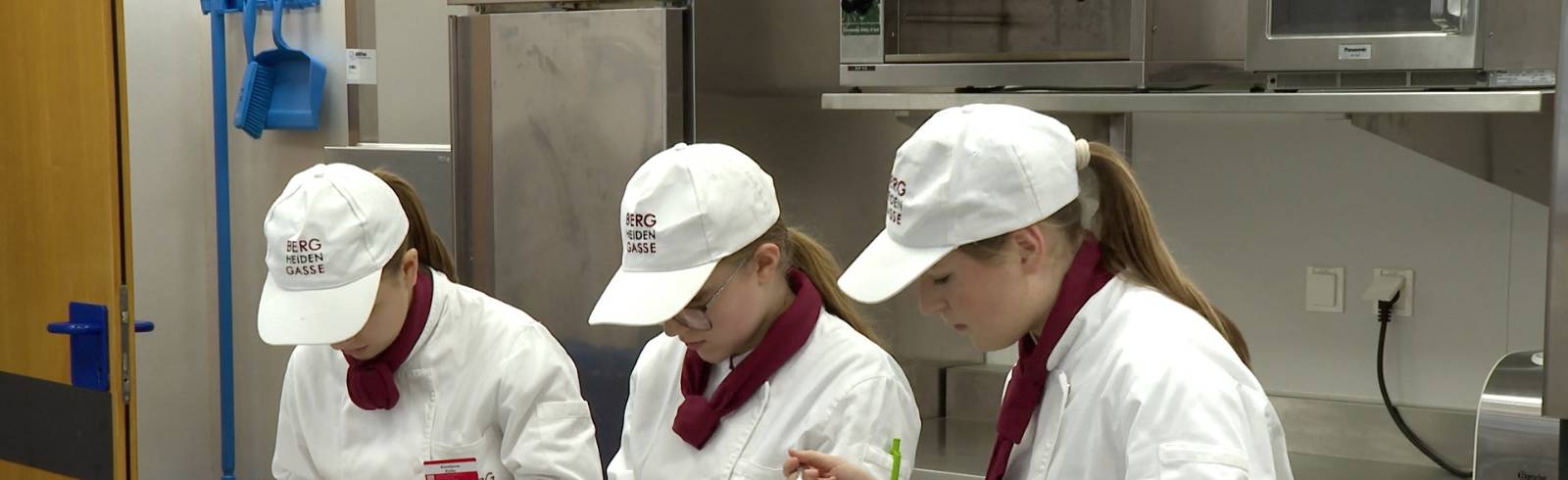 Her mit den Tourismus-Fachkräften!