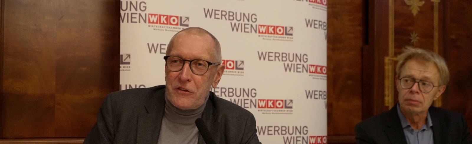 „Lauter Lügen“ im Kaffeehaus