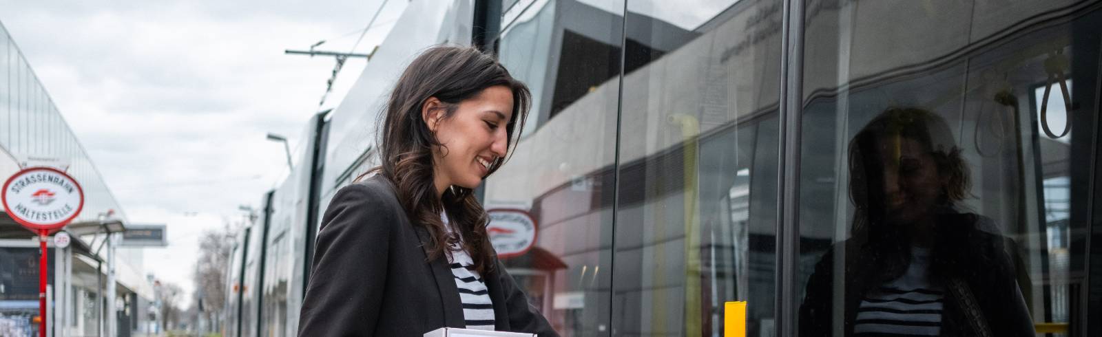 Testphase gestartet: Bim-Fahrgäste liefern Pakete aus