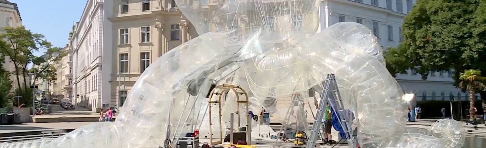 Eröffnung OCT.opus 25: Tentakel-Spektakel am Karlsplatz