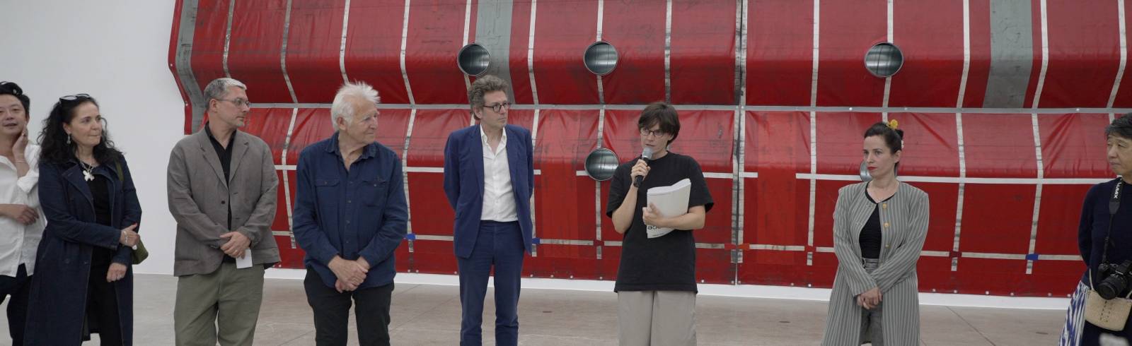 June, John und Bow-Wow in der Secession