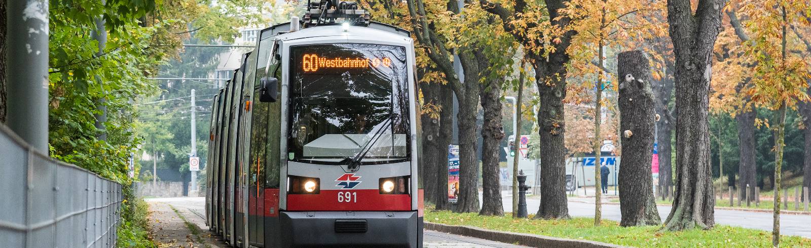 Liesing: Wasserrohrbruch sorgt für Öffi-Störung