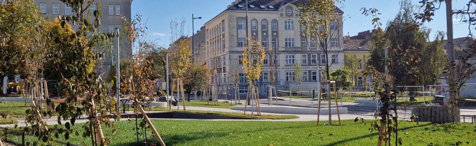 Bezirksflash: Vorplatz Breitensee fast fertig