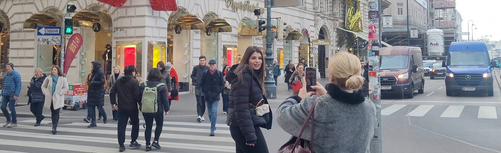 Bezirksflash: Glitzerndes Mascherl als Insta-Hotspot