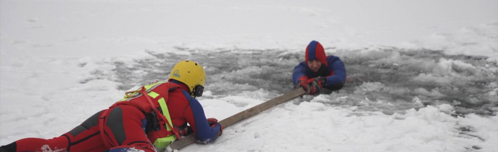 Einbruch im Eis – was tun?