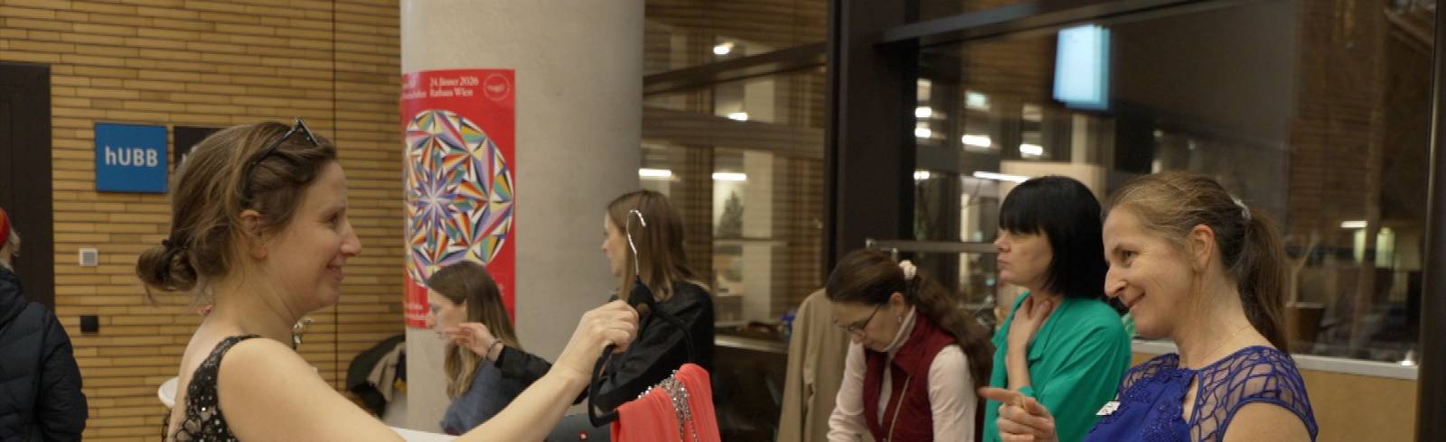 Kleiderkarussell für Ball-Fans