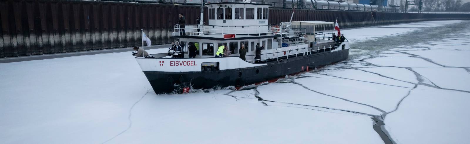 Eisbrecher im Einsatz: Hafen Wien trotzt der Kälte