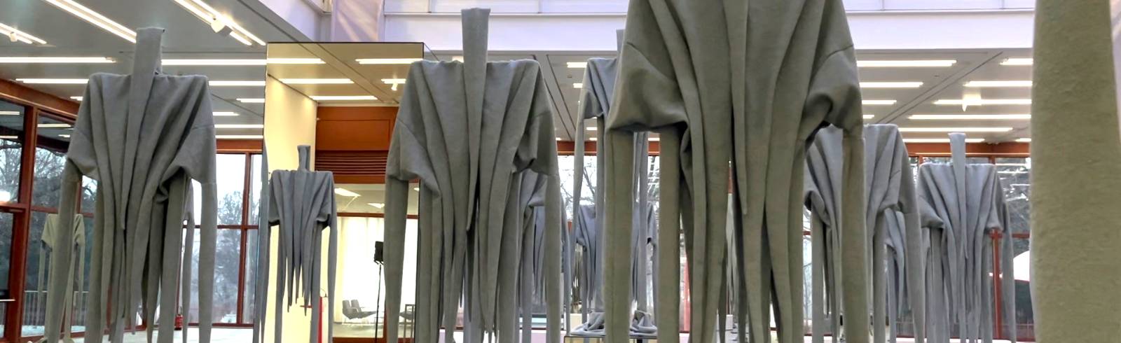 „Skin to Skin“: Sandra Mujingas erste Museumsausstellung in Österreich