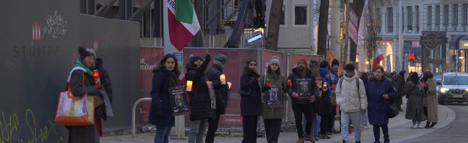 Menschenkette in Solidarität mit Iraner*innen