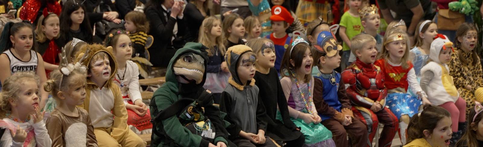 Familienparty: Ninjas und U-Bahn-Haltestelle im Rathaus