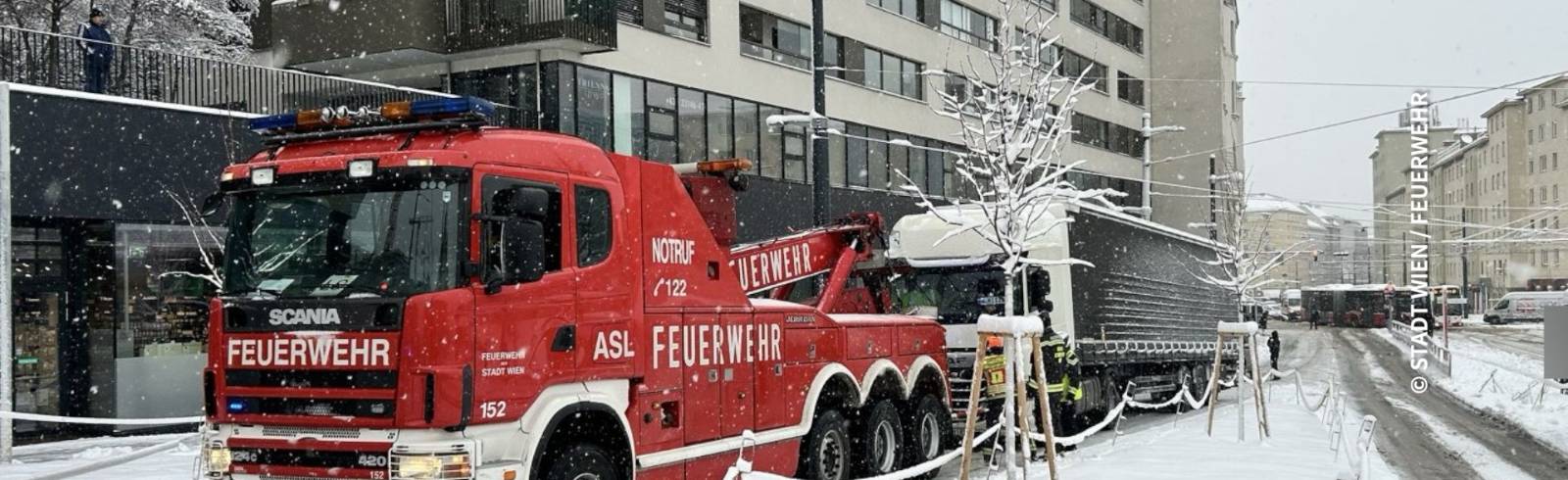 Wintereinbruch: Flughafen wieder in Betrieb
