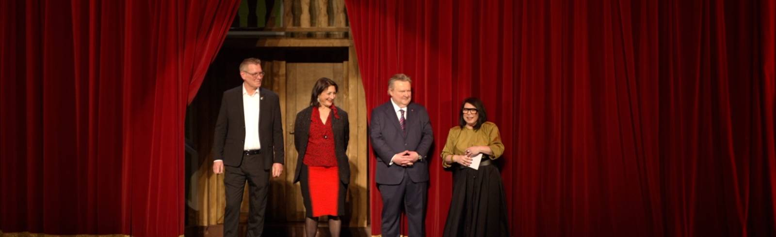 Der nackte Wahnsinn: Gloria Theater wiedereröffnet