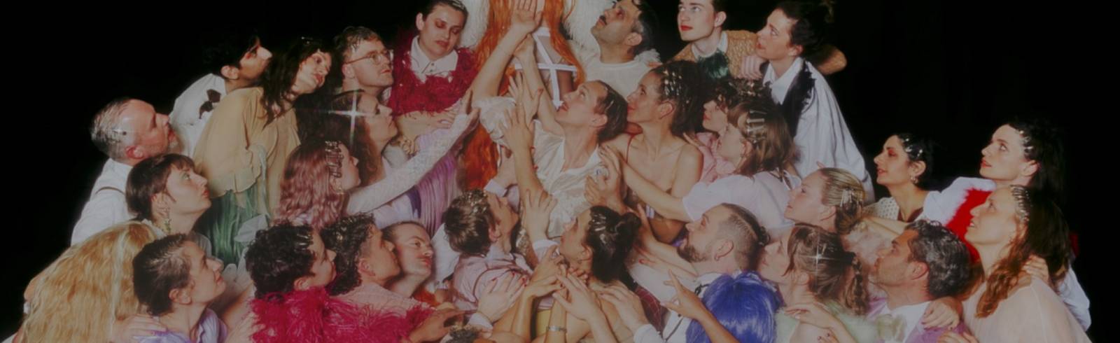 Im Volkstheater wird geschmust