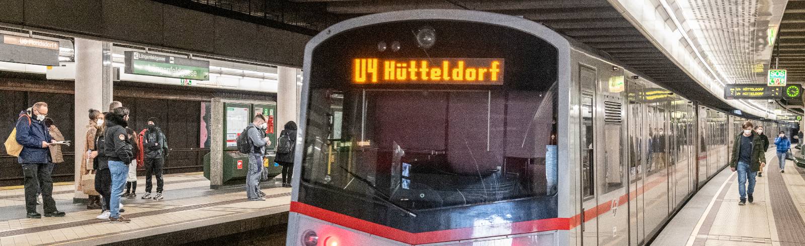 Mann stürzte in U-Bahnstation den Gleisbereich