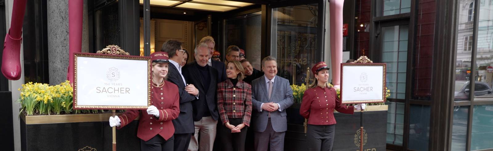 Traditionelle Torte und moderne Kunst: 150 Jahre Hotel Sacher