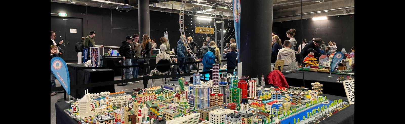 Lego-Kunstwerke zu Gast in der Stadthalle