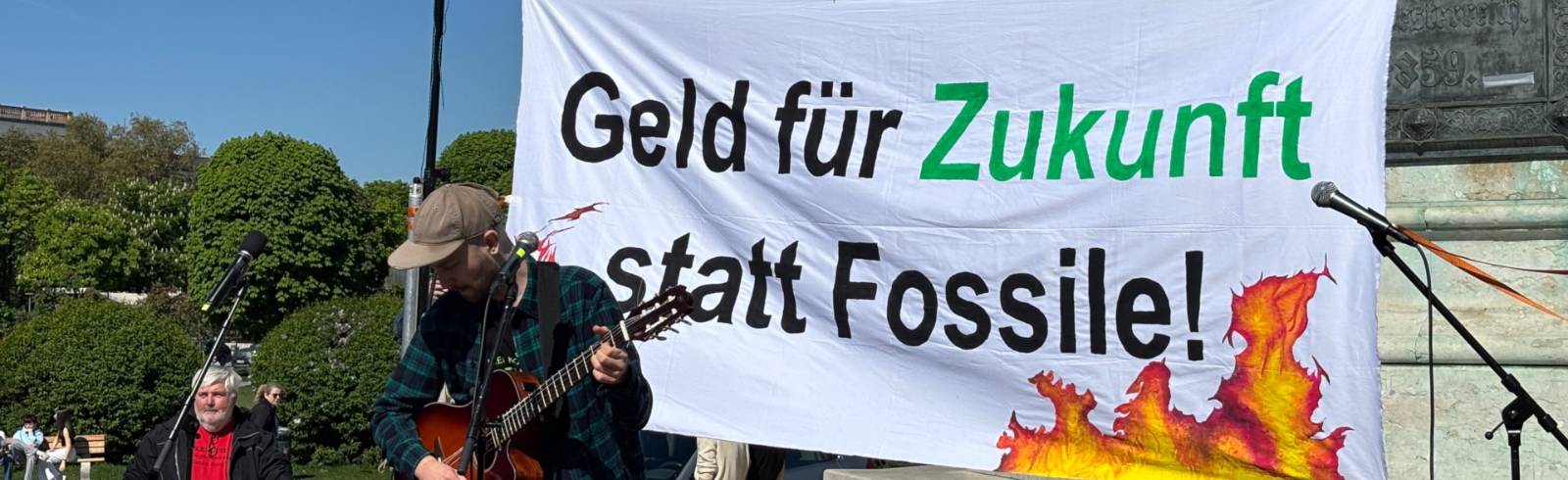 Bezirksflash: Klimastreik am Heldenplatz