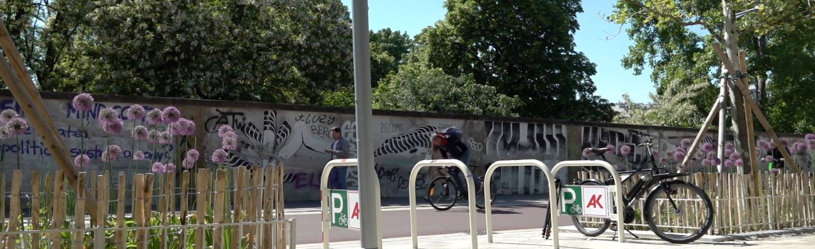Radbügelbau: Ja wir ham für's Radl Platz