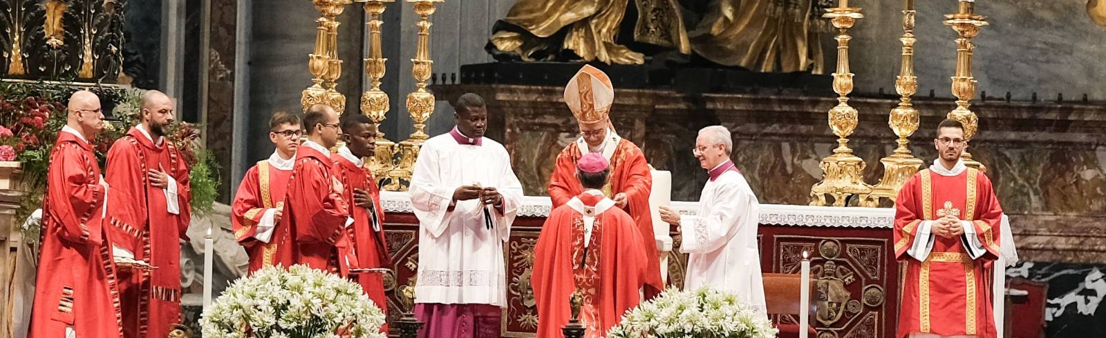 Wiens Erzbischof Grünwidl bekommt Pallium im Petersdom