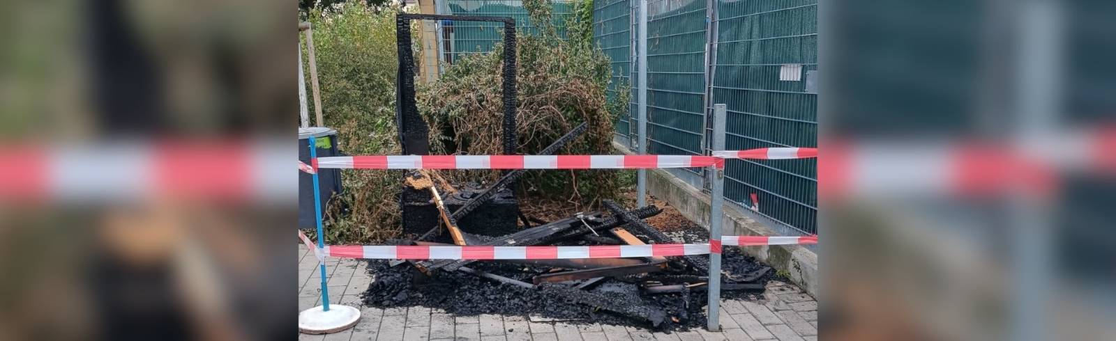 Bezirksflash: öKlo im Reinlpark angezündet