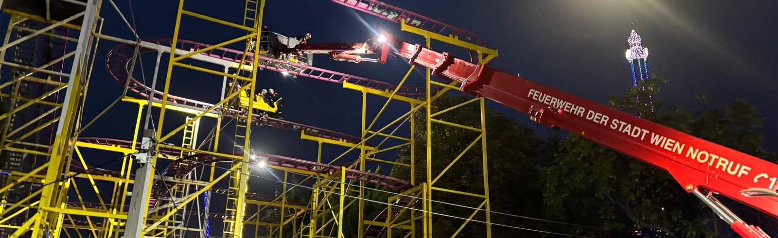 Rettung in luftiger Höhe: Hochschaubahn im Prater gesperrt
