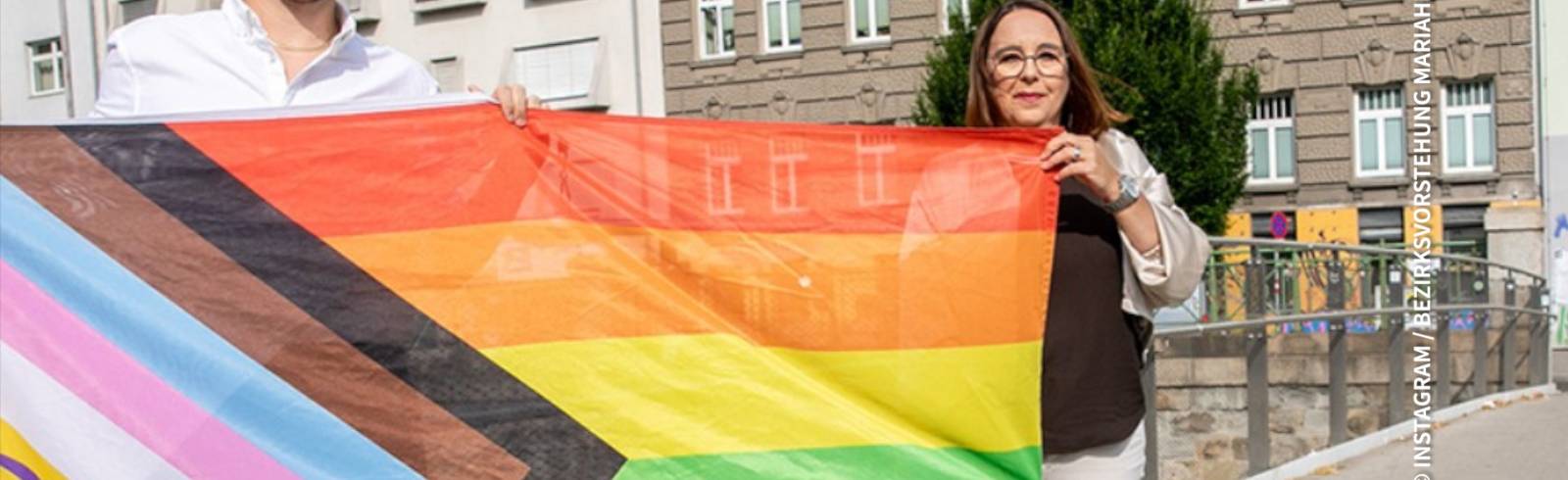 Bezirksflash: Regenbogensteg von Margareten nach Mariahilf